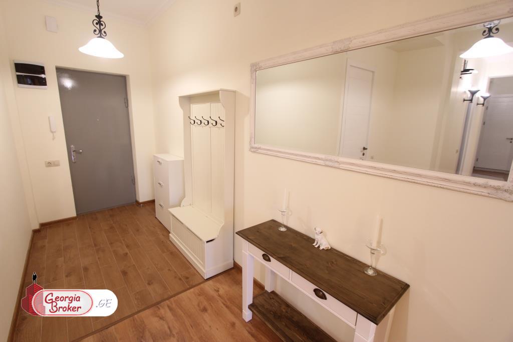 იყიდება ახალი გარემონტებული 5 ოთახიანი ბინა